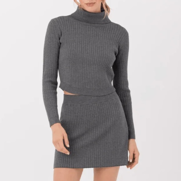 SUNDAYS Platinum Cali Sweater + Stuart Skirt Knit Matching Set - Picture 2 of 8